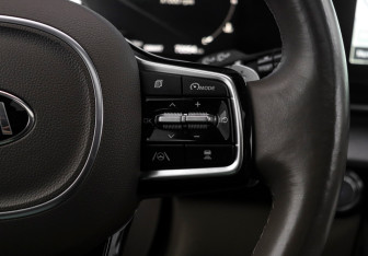 Подержанный автомобиль Kia Carnival 2021 года (39 фото)