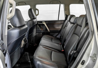Подержанный автомобиль Toyota Land Cruiser Prado 2013 года (12 фото)