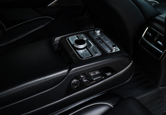 Подержанный автомобиль Kia K900 2019 года (10 фото)