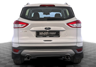 Подержанный автомобиль Ford Kuga 2013 года (6 фото)