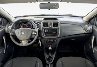 Подержанный автомобиль Renault Sandero 2017 года (14 фото)