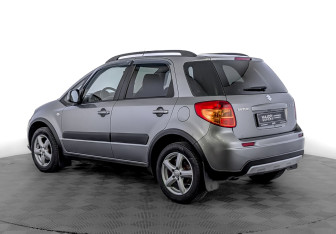 Подержанный автомобиль Suzuki SX4 Hatchback 2013 года (7 фото)