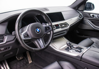 Подержанный автомобиль BMW X5 2020 года (9 фото)