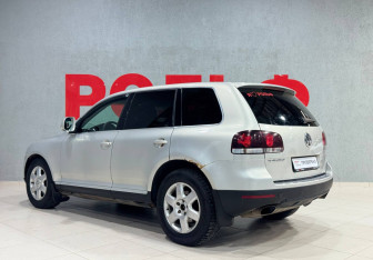 Подержанный автомобиль Volkswagen Touareg 2007 года (7 фото)