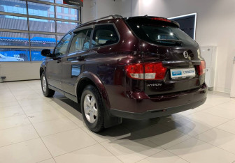 Подержанный автомобиль SsangYong Kyron 2011 года (7 фото)