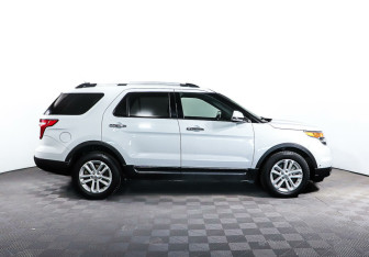 Подержанный автомобиль Ford Explorer 2013 года (4 фото)