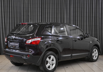Подержанный автомобиль Nissan Qashqai 2012 года (4 фото)