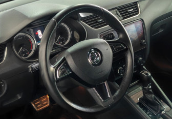 Подержанный автомобиль Skoda Octavia Liftback 2018 года (12 фото)