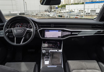 Подержанный автомобиль Audi A6 Sedan 2023 года (15 фото)