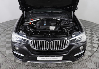 Подержанный автомобиль BMW X4 2017 года (10 фото)