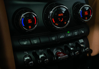 Подержанный автомобиль MINI Hatch 2024 года (15 фото)