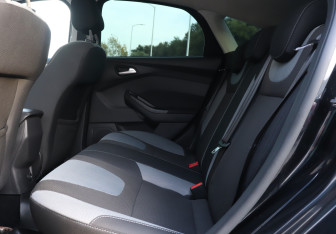 Подержанный автомобиль Ford Focus Hatchback 2013 года (10 фото)