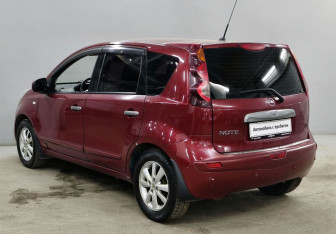 Подержанный автомобиль Nissan Note 2010 года (7 фото)