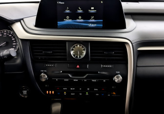 Подержанный автомобиль Lexus RX 2021 года (15 фото)