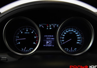 Подержанный автомобиль Toyota Land Cruiser Suv 2010 года (9 фото)