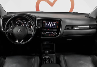 Подержанный автомобиль Mitsubishi Outlander 2016 года (8 фото)