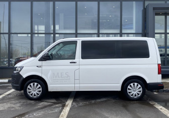 Подержанный автомобиль Volkswagen Caravelle 2017 года (8 фото)