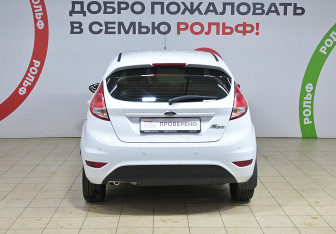 Подержанный автомобиль Ford Fiesta Hatchback 2016 года (5 фото)