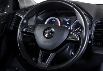 Подержанный автомобиль Skoda Karoq 2020 года (13 фото)