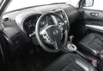 Подержанный автомобиль Nissan X-Trail 2012 года (9 фото)