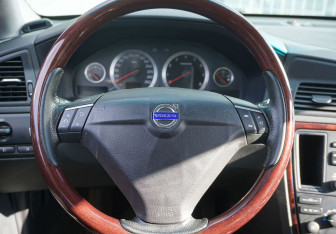 Подержанный автомобиль Volvo XC70 2007 года (14 фото)