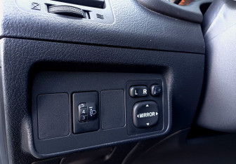 Подержанный автомобиль Toyota Corolla Sedan 2011 года (17 фото)