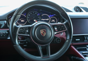 Подержанный автомобиль Porsche Cayenne 2020 года (17 фото)