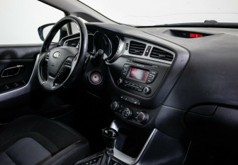 Подержанный автомобиль Kia Ceed Hatchback 2012 года (9 фото)