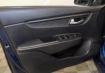 Подержанный автомобиль Kia Rio Hatchback 2021 года (16 фото)