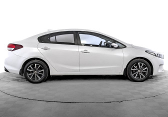 Подержанный автомобиль Kia Cerato Sedan 2017 года (4 фото)