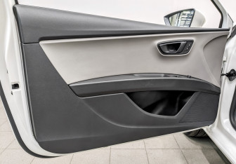 Подержанный автомобиль SEAT Leon Hatchback 2013 года (19 фото)