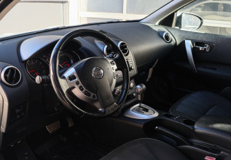 Подержанный автомобиль Nissan Qashqai 2011 года (12 фото)