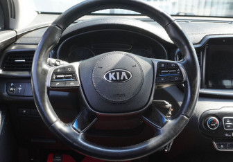 Подержанный автомобиль Kia Sorento 2019 года (14 фото)