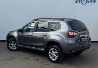 Подержанный автомобиль Nissan Terrano 2014 года (7 фото)