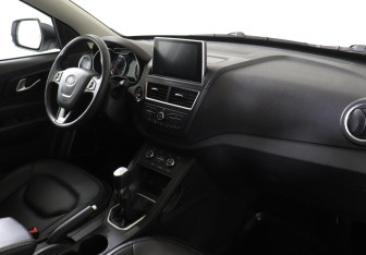 Подержанный автомобиль FAW Besturn X40 2020 года (6 фото)