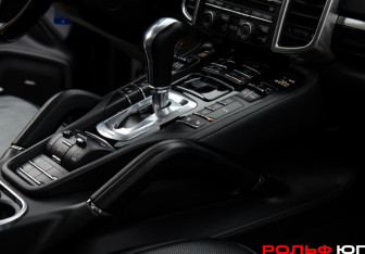 Подержанный автомобиль Porsche Cayenne 2013 года (13 фото)