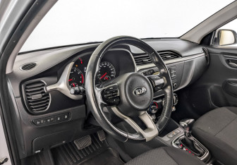 Подержанный автомобиль Kia Rio Hatchback 2021 года (16 фото)
