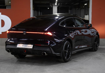 Подержанный автомобиль Changan UNI-V 2023 года (5 фото)