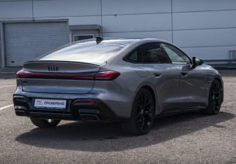 Подержанный автомобиль Audi A5 Liftback 2025 года (6 фото)