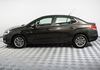 Подержанный автомобиль Citroen C4 Sedan 2017 года (8 фото)
