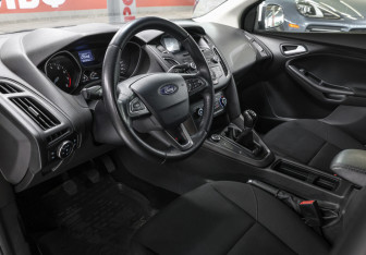 Подержанный автомобиль Ford Focus Hatchback 2016 года (16 фото)