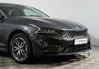 Подержанный автомобиль Kia K5 2021 года (17 фото)
