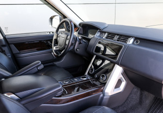 Подержанный автомобиль Land Rover Range Rover 2021 года (11 фото)