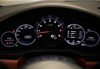 Подержанный автомобиль Porsche Cayenne 2021 года (11 фото)