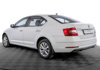 Подержанный автомобиль Skoda Octavia Liftback 2018 года (7 фото)