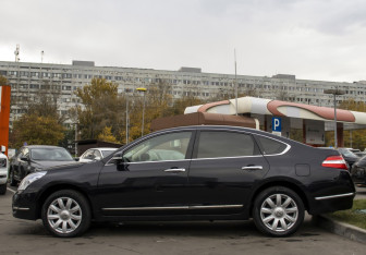 Подержанный автомобиль Nissan Teana 2010 года (8 фото)