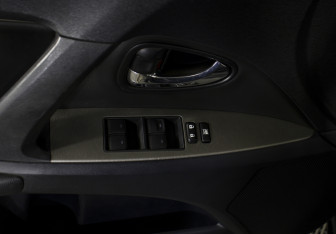 Подержанный автомобиль Toyota Avensis Sedan 2011 года (17 фото)