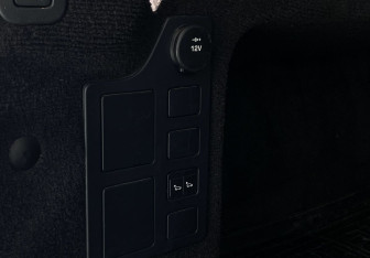 Подержанный автомобиль Land Rover Discovery 2017 года (11 фото)