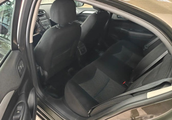 Подержанный автомобиль Citroen C4 Sedan 2013 года (15 фото)