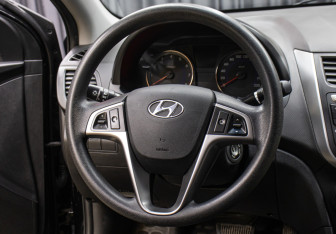 Подержанный автомобиль Hyundai Solaris Sedan 2015 года (17 фото)